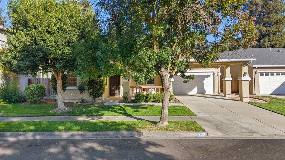 723 Almondcrest Ct, Oakdale, CA 95361