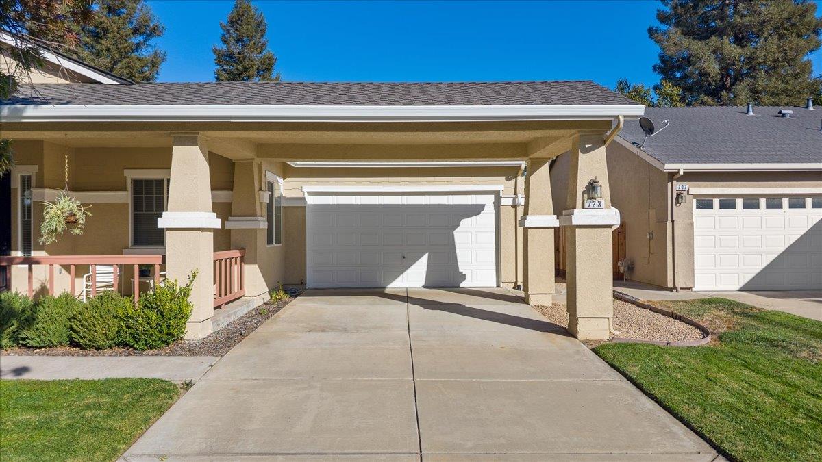 723 Almondcrest Ct, Oakdale, CA 95361