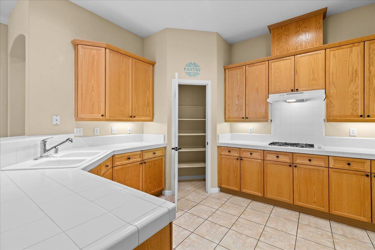723 Almondcrest Ct, Oakdale, CA 95361