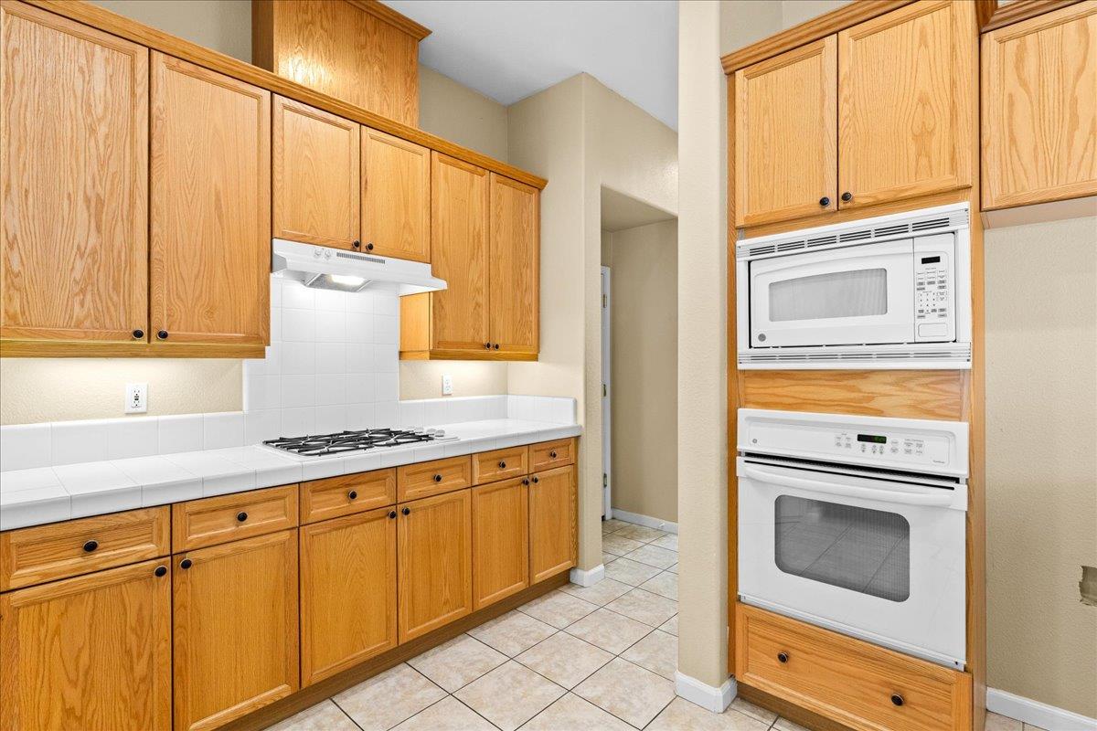 723 Almondcrest Ct, Oakdale, CA 95361