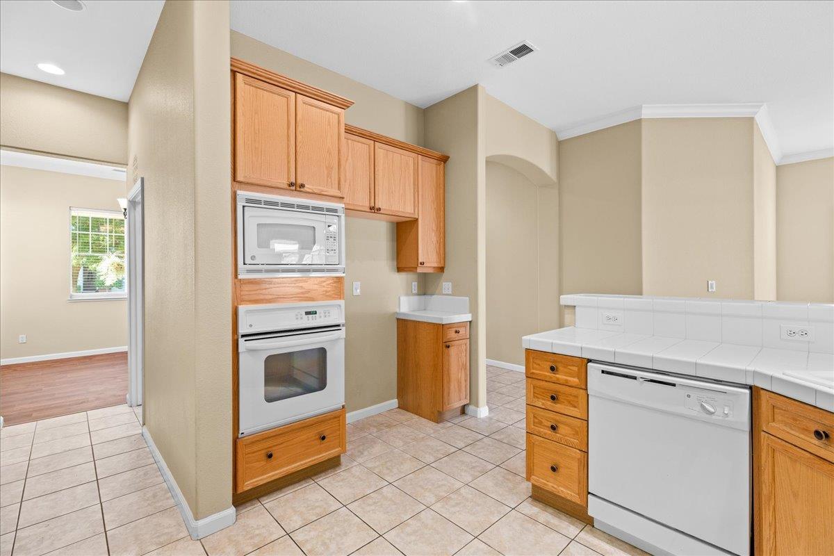 723 Almondcrest Ct, Oakdale, CA 95361