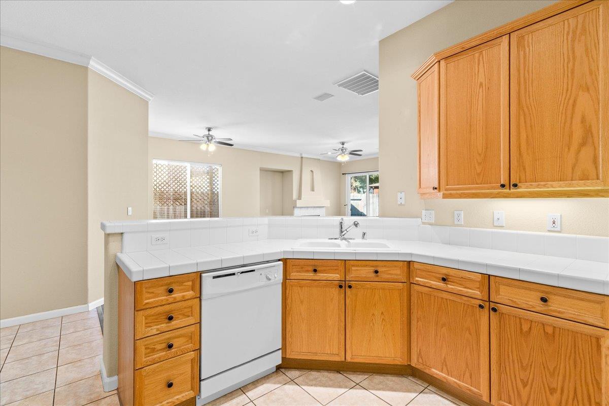 723 Almondcrest Ct, Oakdale, CA 95361