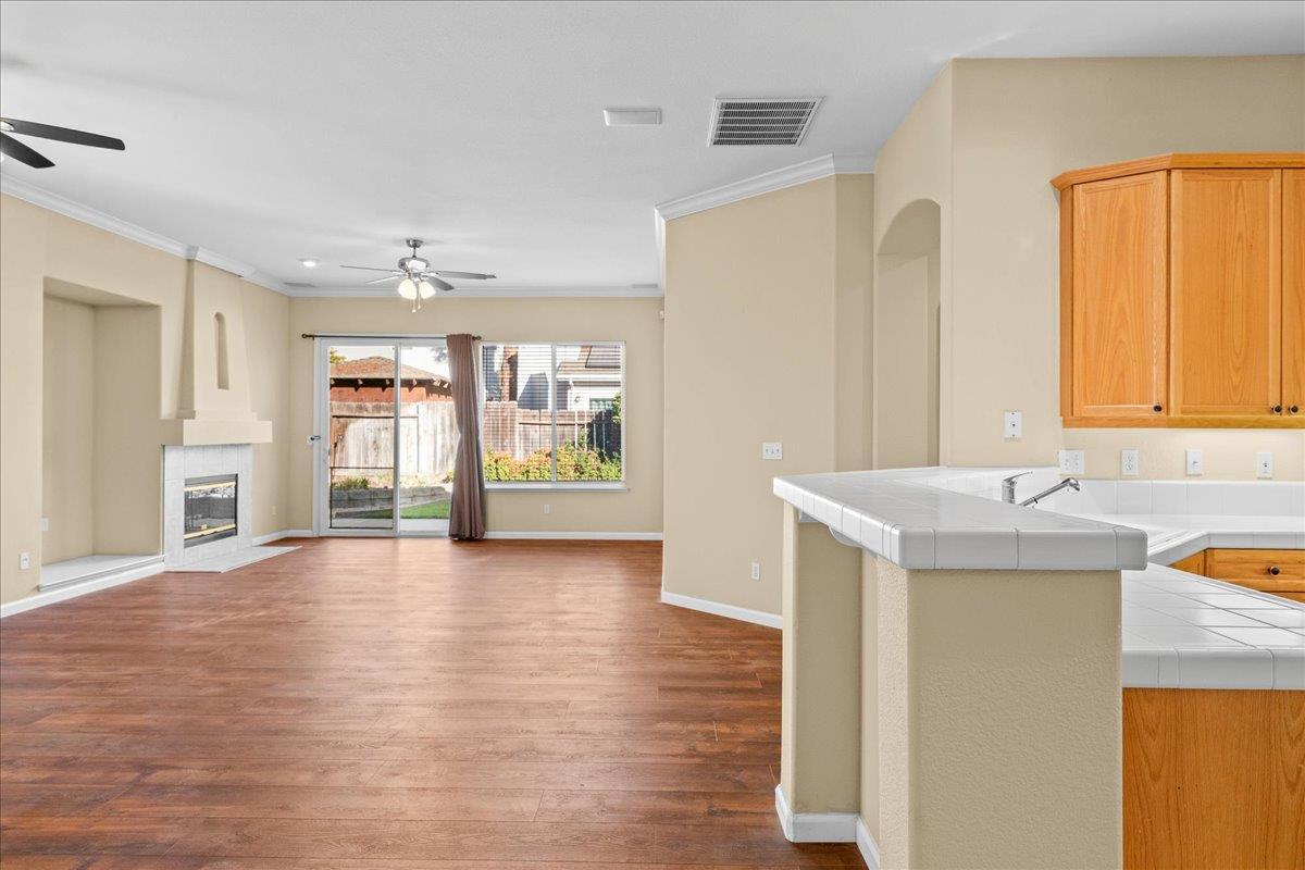 723 Almondcrest Ct, Oakdale, CA 95361