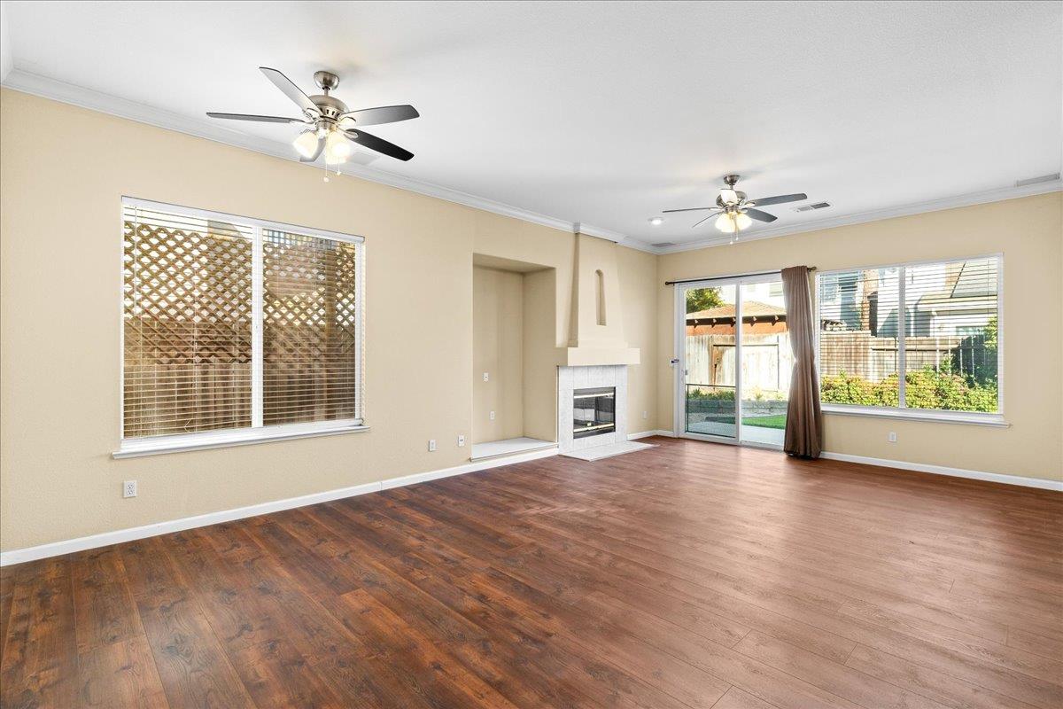 723 Almondcrest Ct, Oakdale, CA 95361