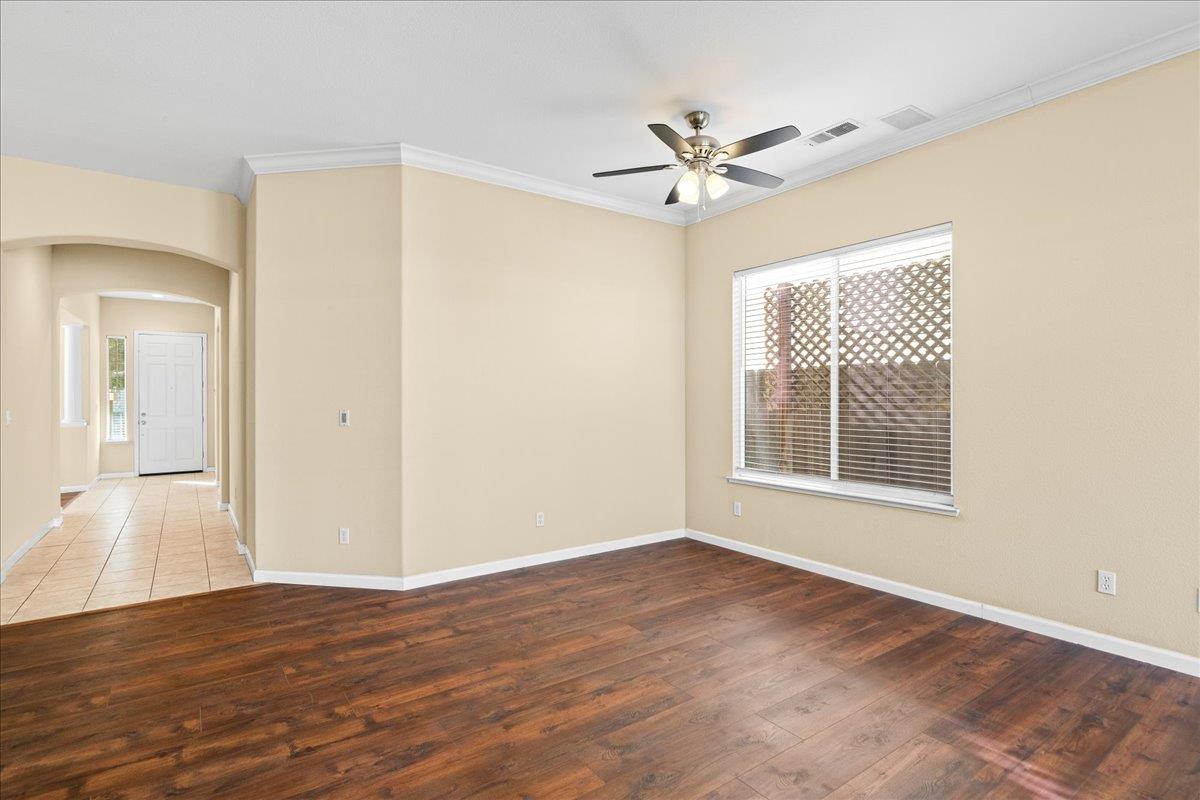 723 Almondcrest Ct, Oakdale, CA 95361