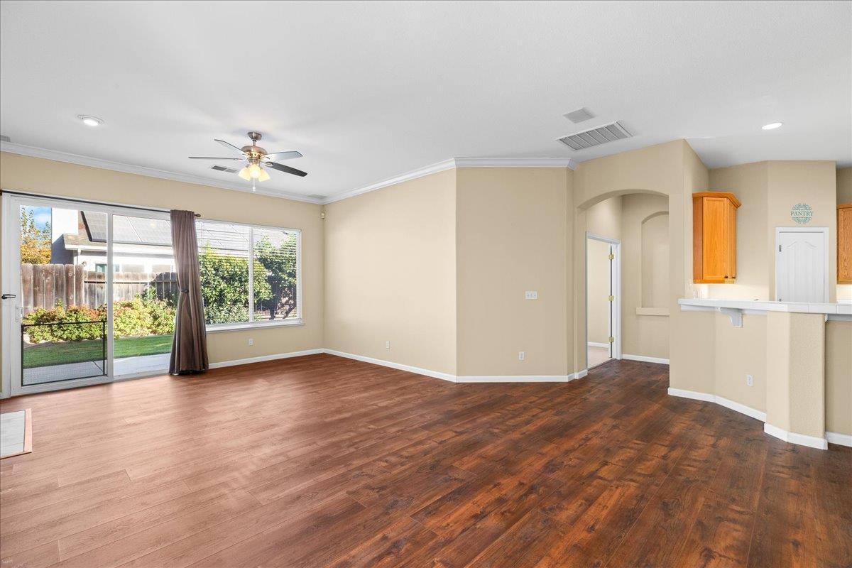 723 Almondcrest Ct, Oakdale, CA 95361