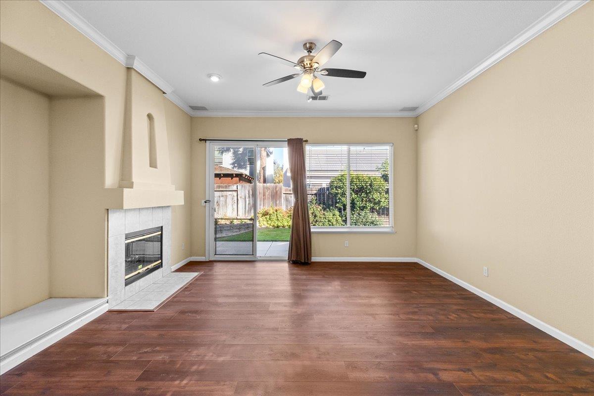 723 Almondcrest Ct, Oakdale, CA 95361