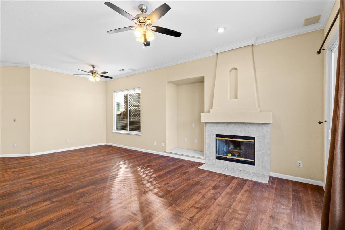 723 Almondcrest Ct, Oakdale, CA 95361