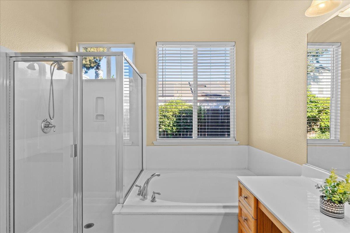 723 Almondcrest Ct, Oakdale, CA 95361