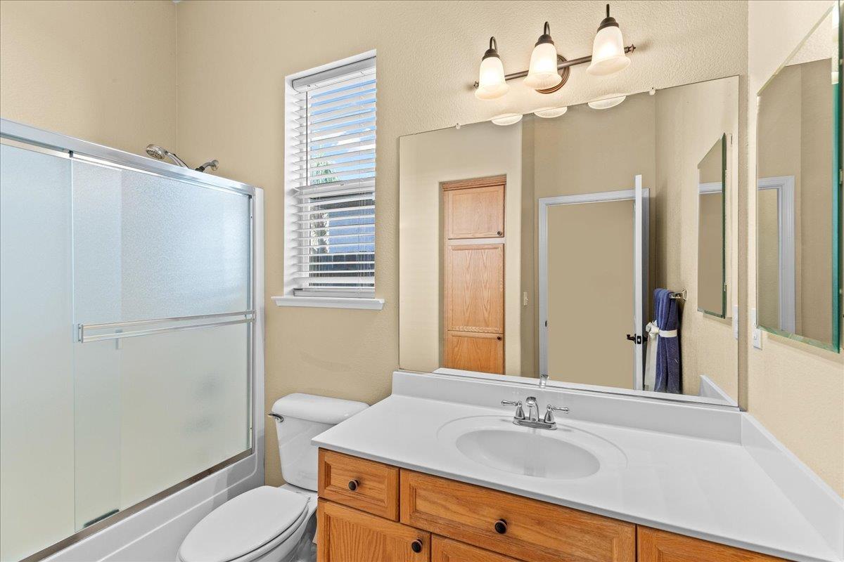 723 Almondcrest Ct, Oakdale, CA 95361