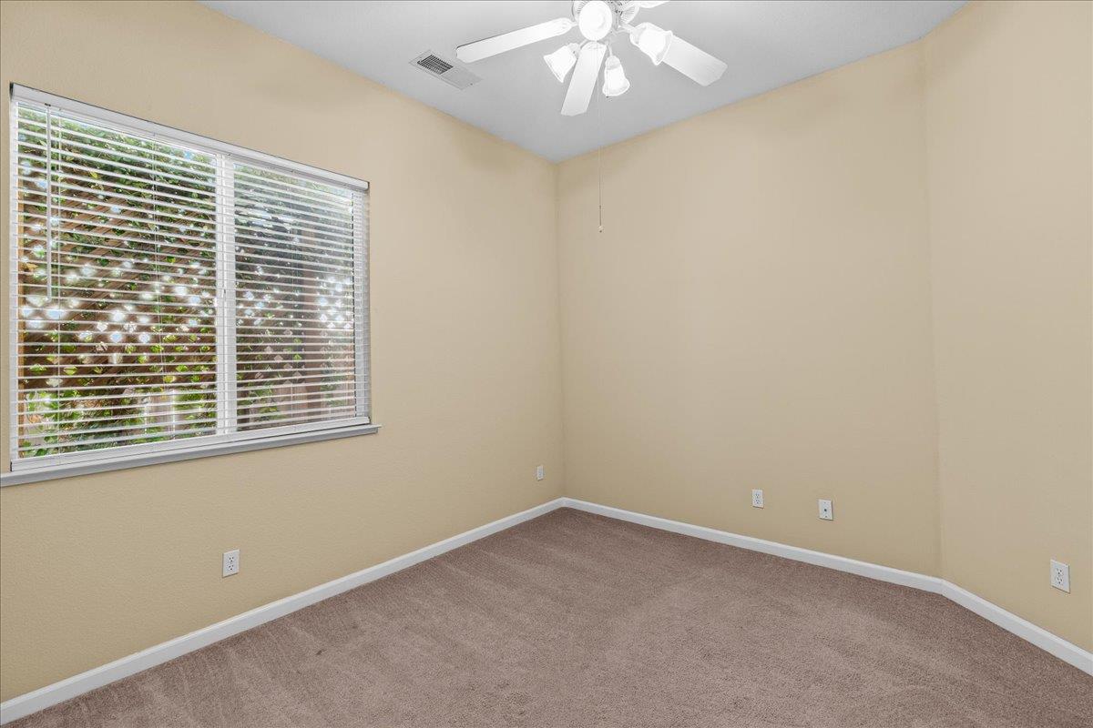 723 Almondcrest Ct, Oakdale, CA 95361