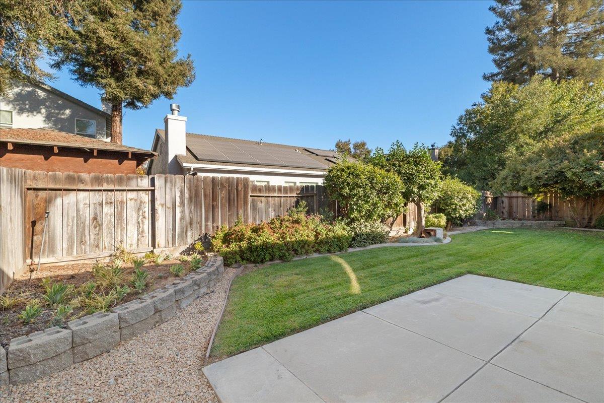 723 Almondcrest Ct, Oakdale, CA 95361
