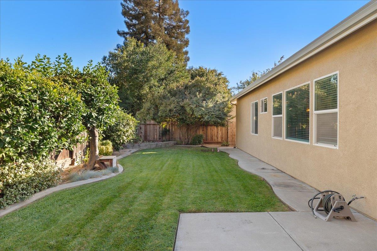 723 Almondcrest Ct, Oakdale, CA 95361