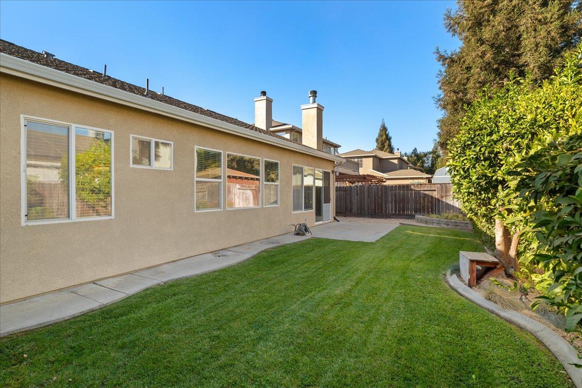 723 Almondcrest Ct, Oakdale, CA 95361
