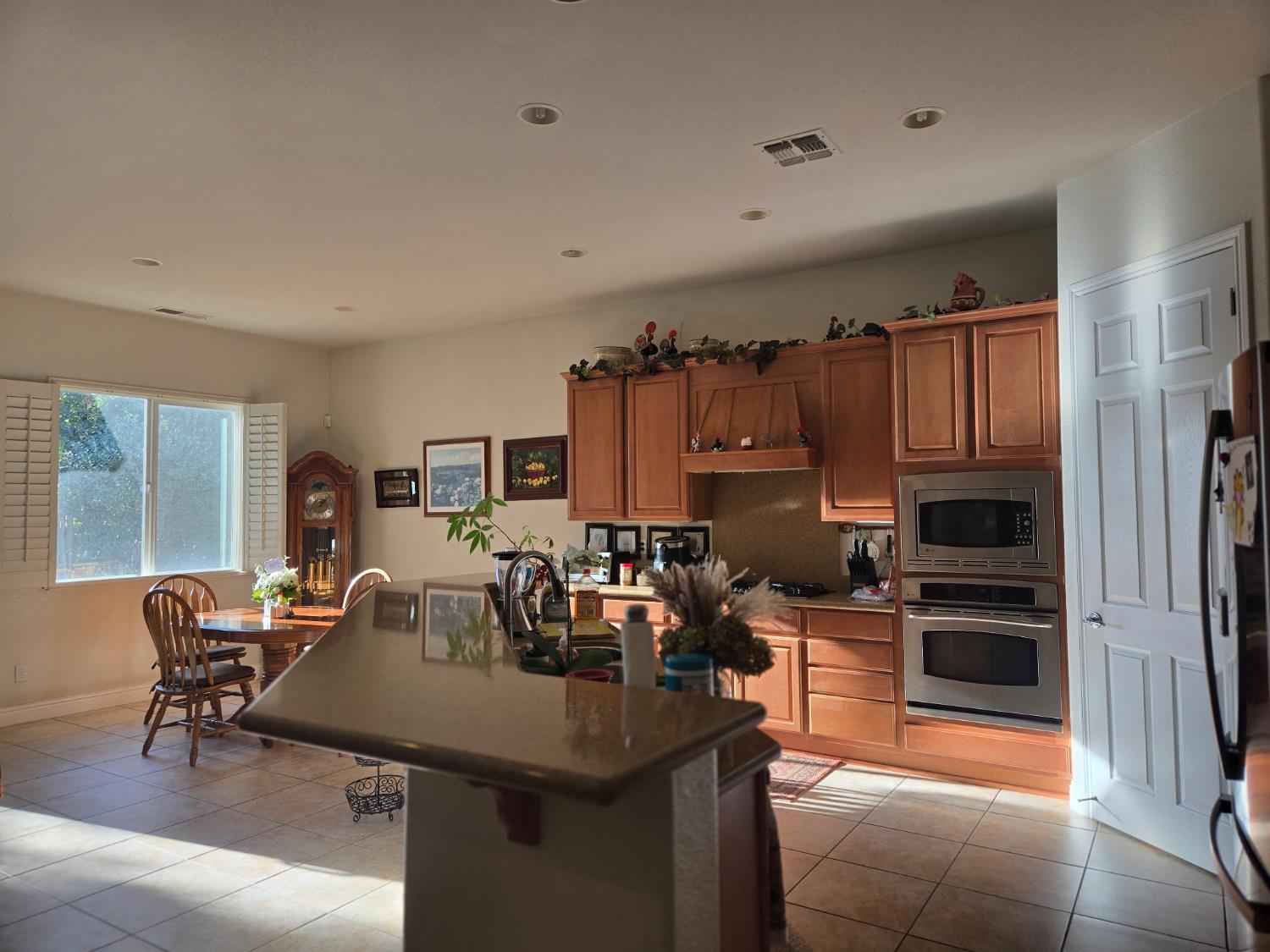2489 Pepper Tree Ln, Manteca, CA 95336