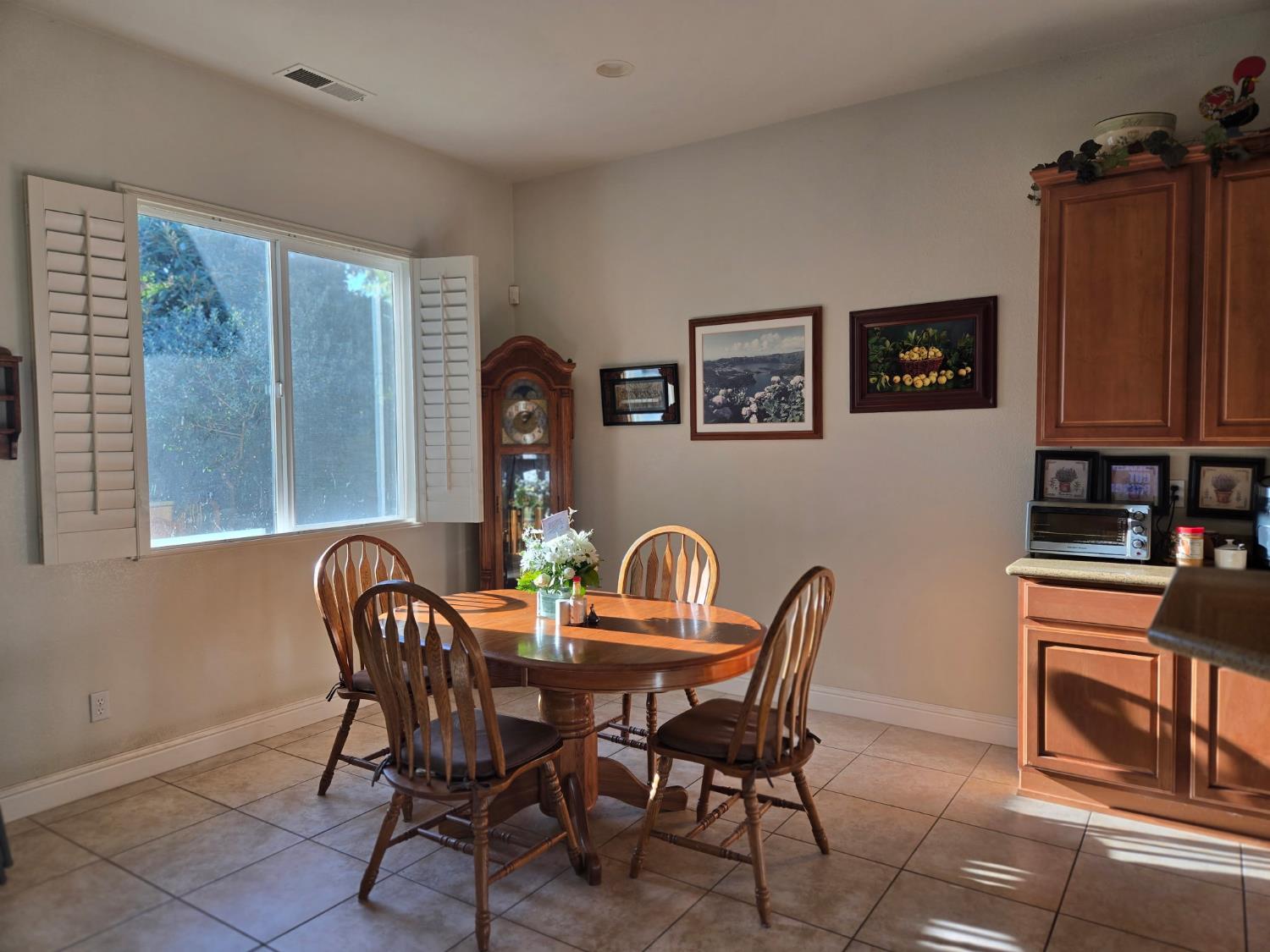 2489 Pepper Tree Ln, Manteca, CA 95336