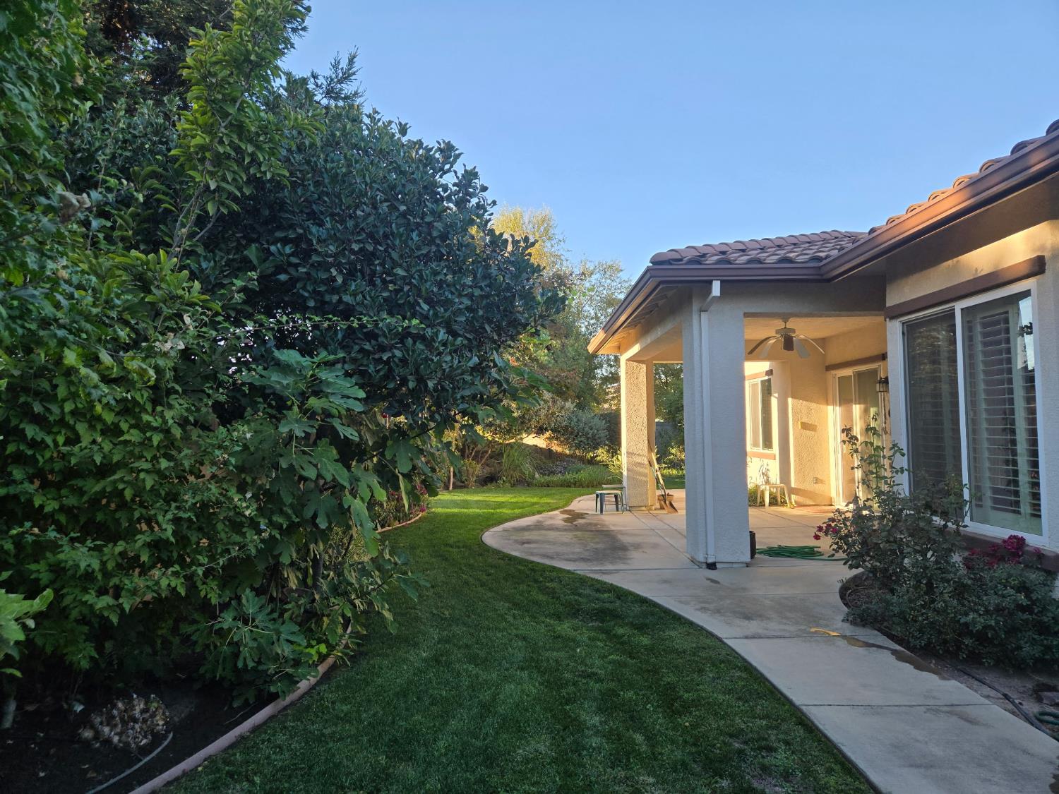 2489 Pepper Tree Ln, Manteca, CA 95336