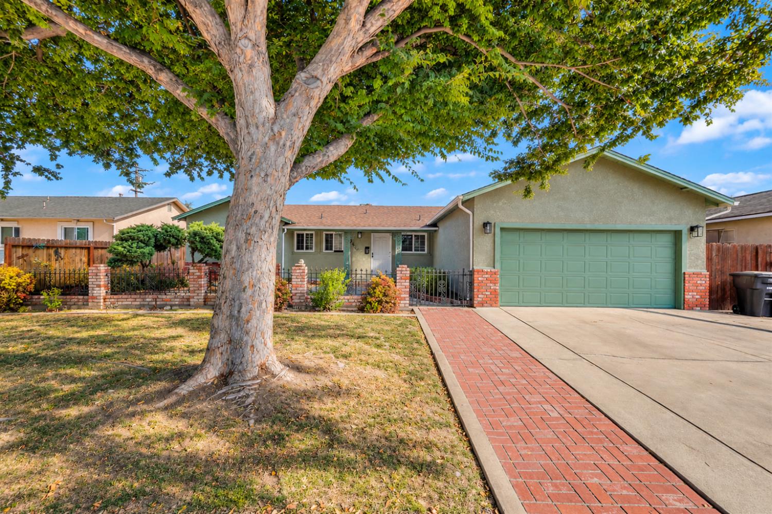 2404 Codding Dr, Modesto, CA 95350