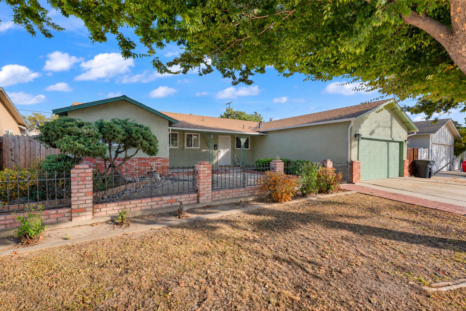 2404 Codding Dr, Modesto, CA 95350