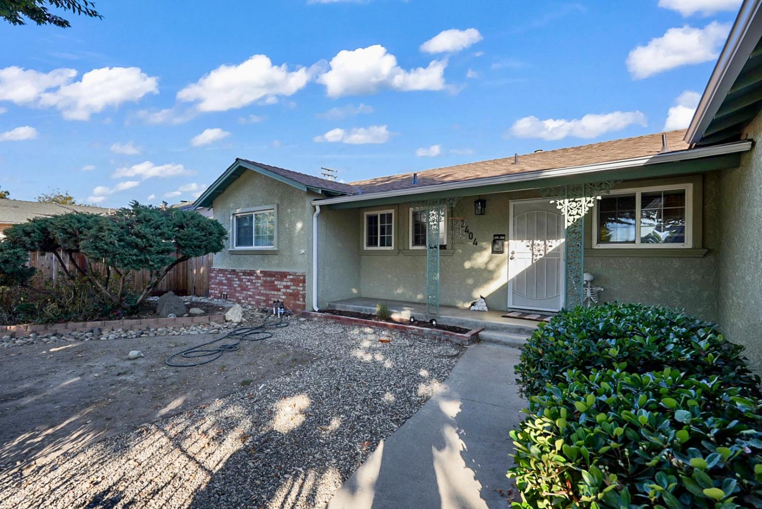2404 Codding Dr, Modesto, CA 95350
