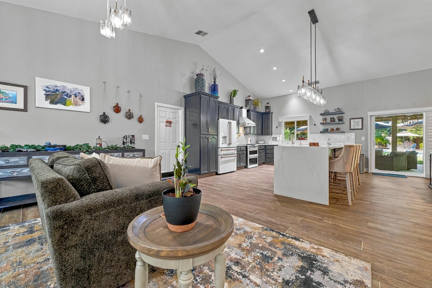 3247 Willow Run Dr, Merced, CA 95340