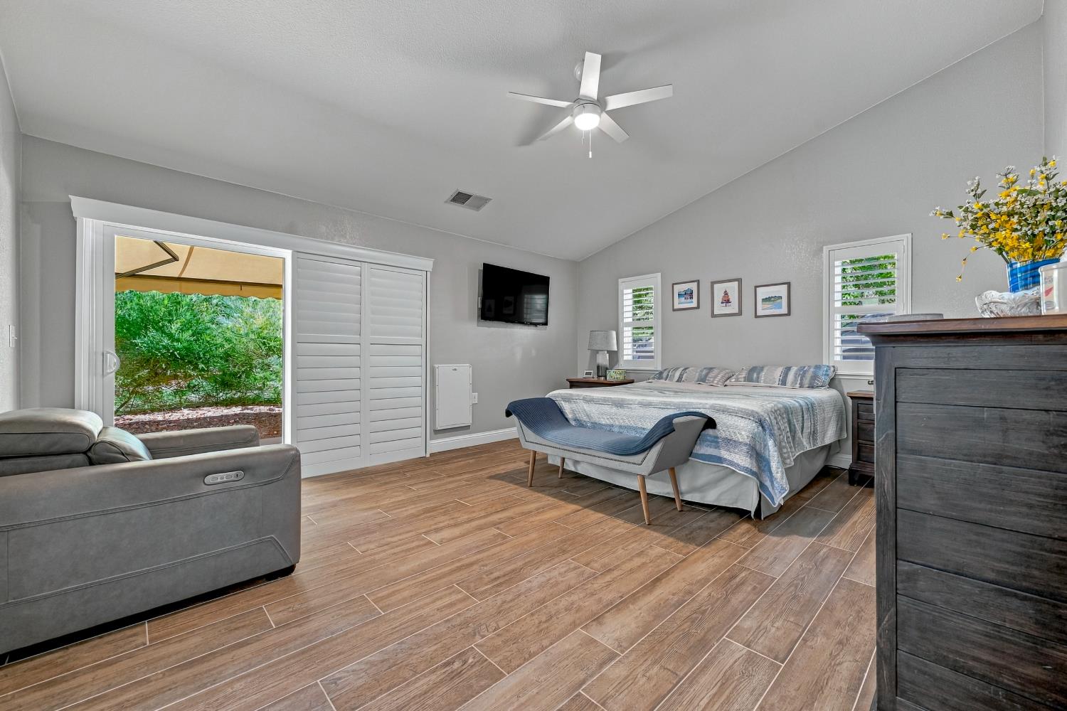 3247 Willow Run Dr, Merced, CA 95340