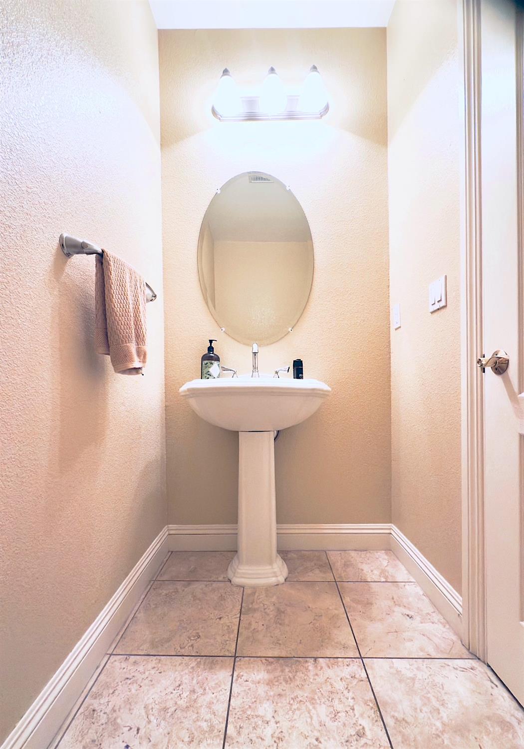 33 Aurora Ln, Copperopolis, CA 95228