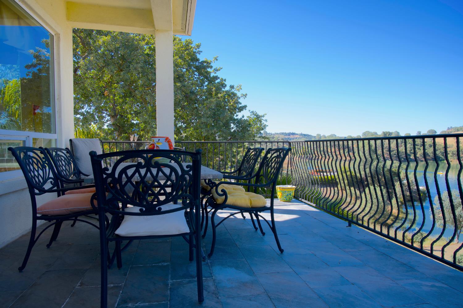 33 Aurora Ln, Copperopolis, CA 95228