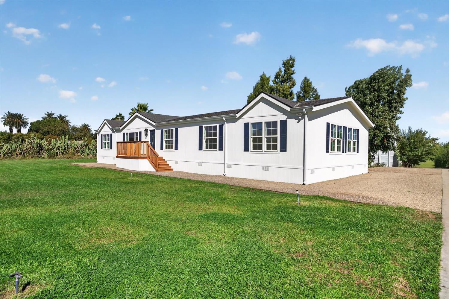 15556 Sycamore Ave, Patterson, CA 95363