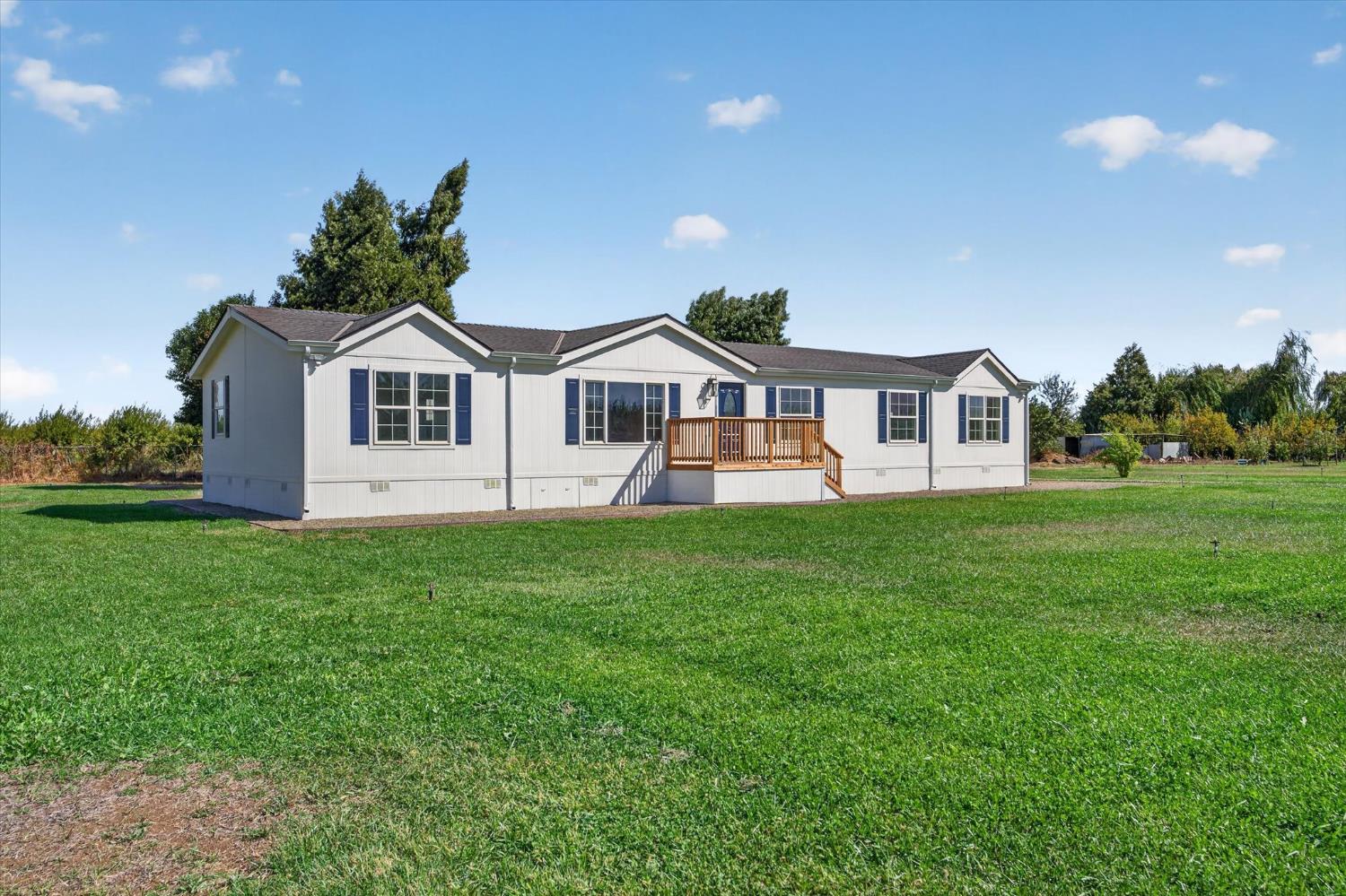 15556 Sycamore Ave, Patterson, CA 95363