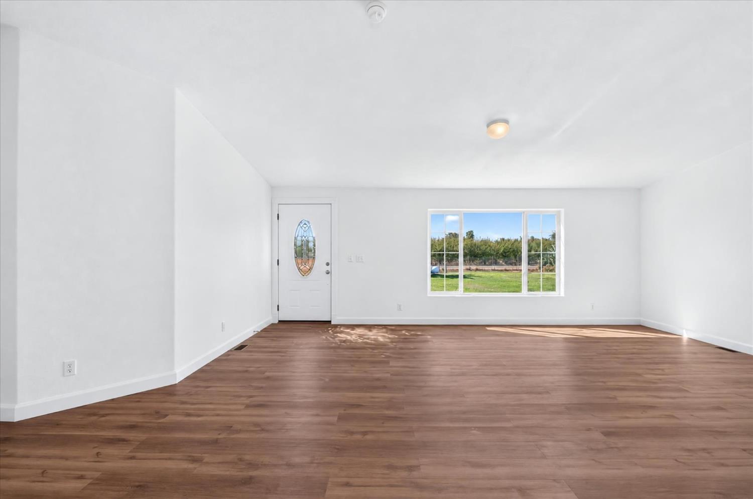15556 Sycamore Ave, Patterson, CA 95363