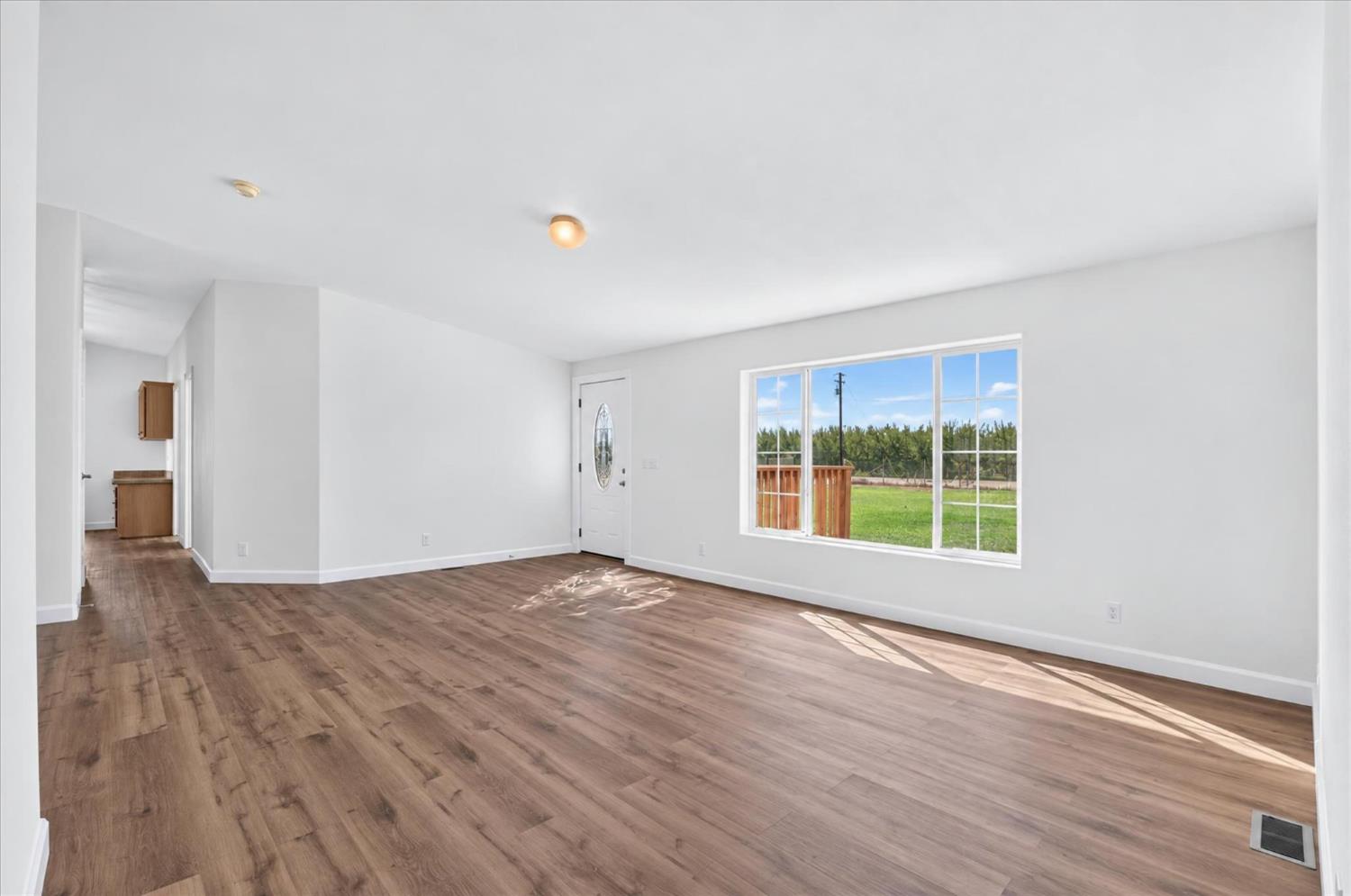 15556 Sycamore Ave, Patterson, CA 95363