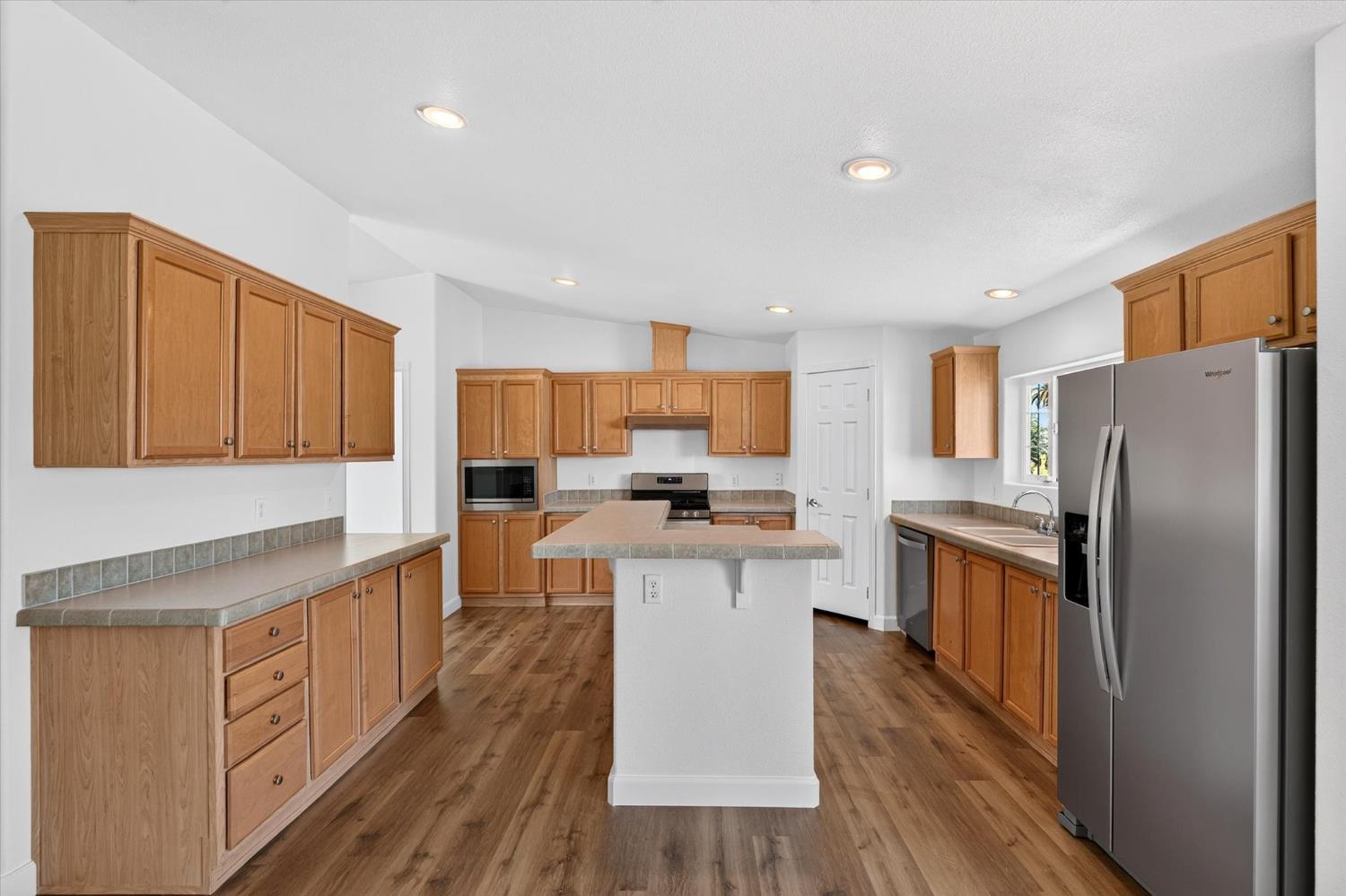 15556 Sycamore Ave, Patterson, CA 95363