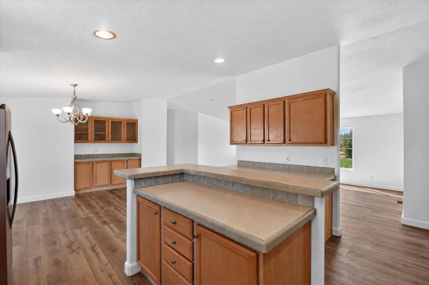 15556 Sycamore Ave, Patterson, CA 95363
