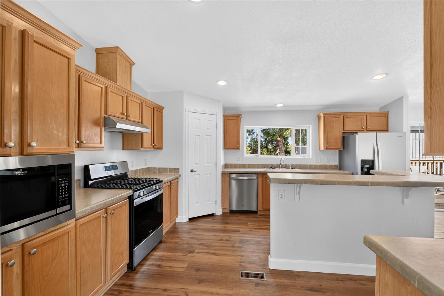 15556 Sycamore Ave, Patterson, CA 95363
