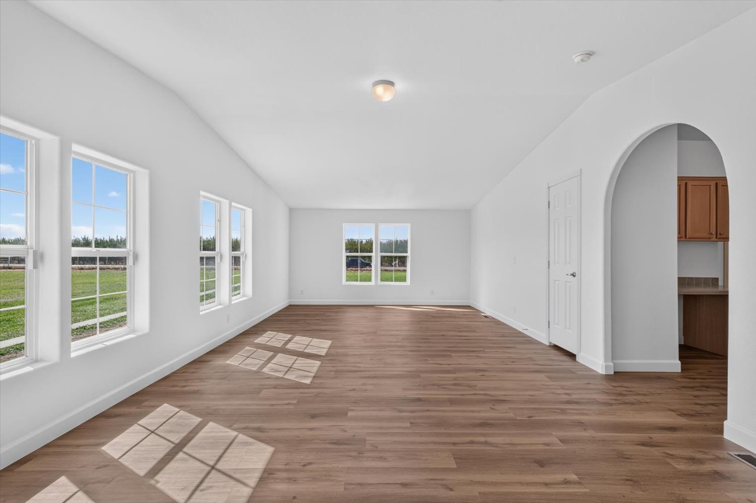 15556 Sycamore Ave, Patterson, CA 95363