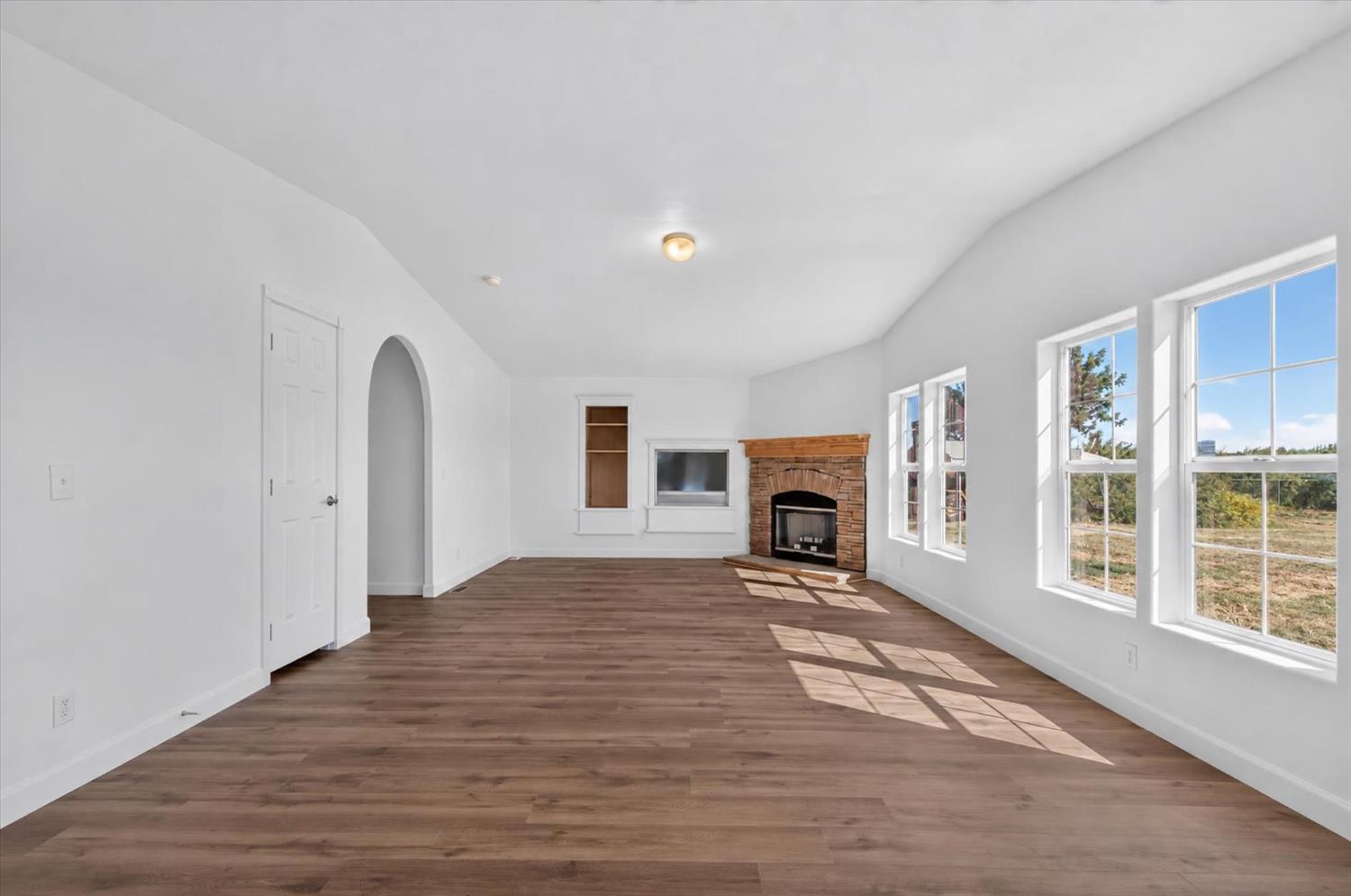 15556 Sycamore Ave, Patterson, CA 95363