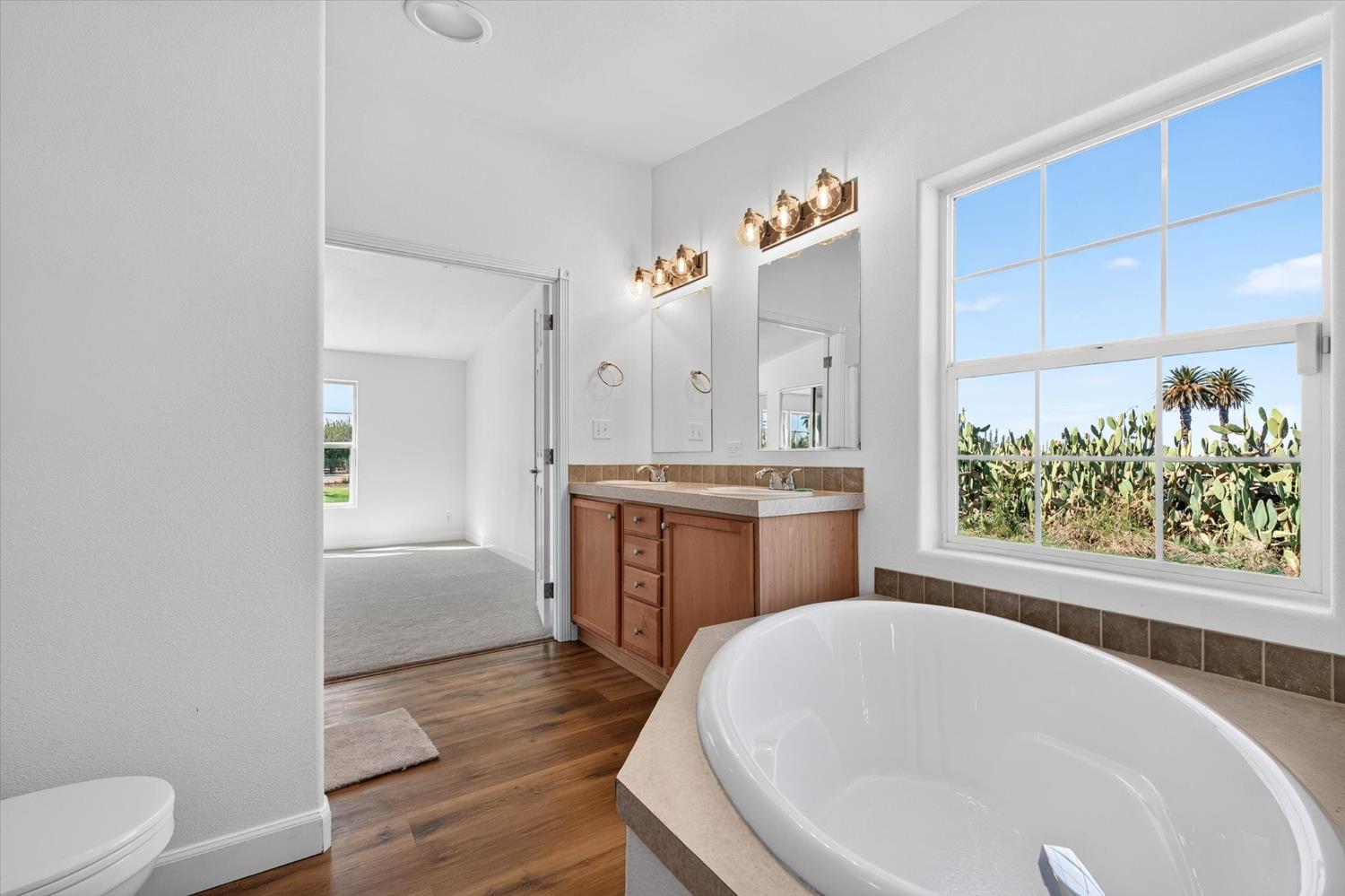 15556 Sycamore Ave, Patterson, CA 95363
