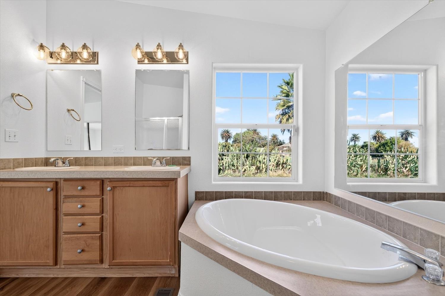 15556 Sycamore Ave, Patterson, CA 95363