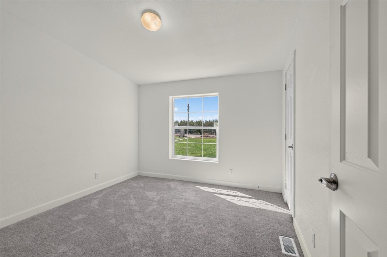 15556 Sycamore Ave, Patterson, CA 95363