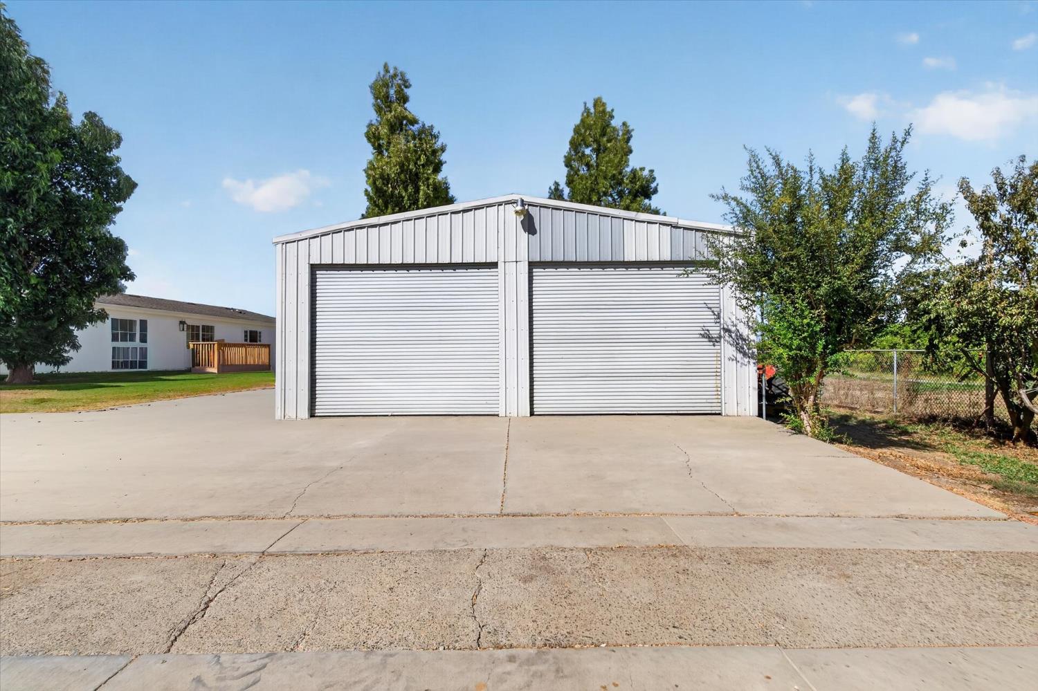 15556 Sycamore Ave, Patterson, CA 95363