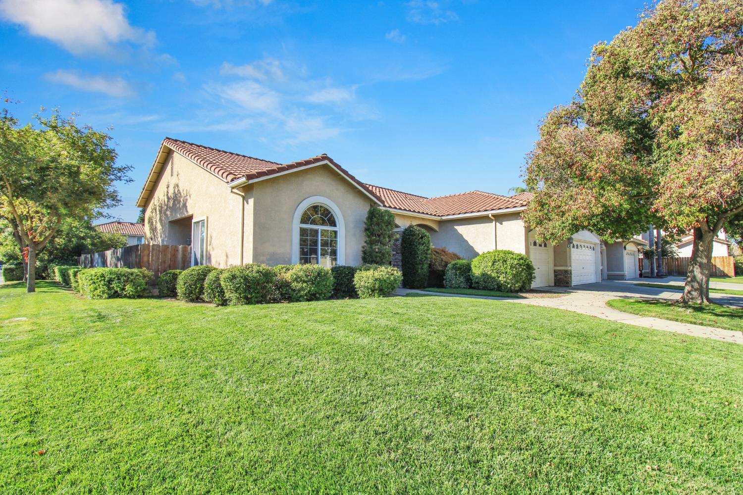 4001 Cortona Dr, Modesto, CA 95356