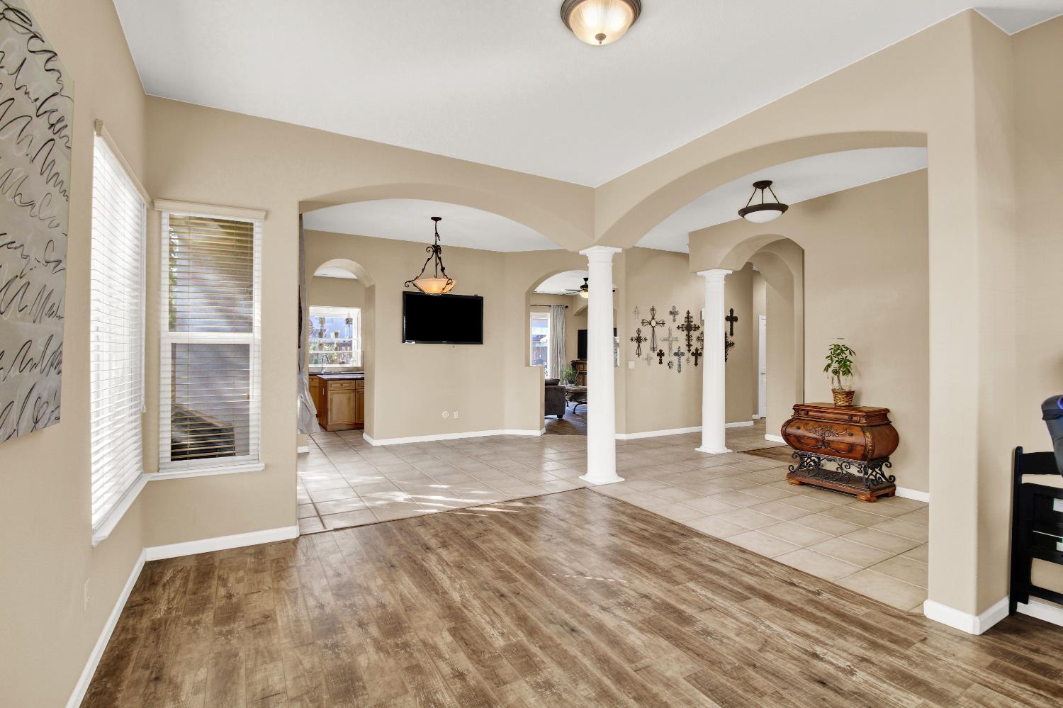 4001 Cortona Dr, Modesto, CA 95356