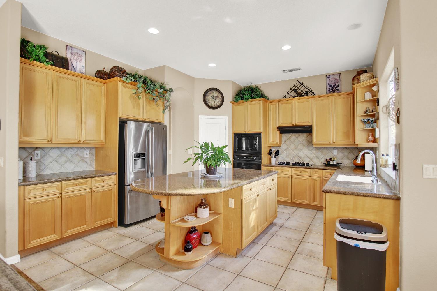 4001 Cortona Dr, Modesto, CA 95356