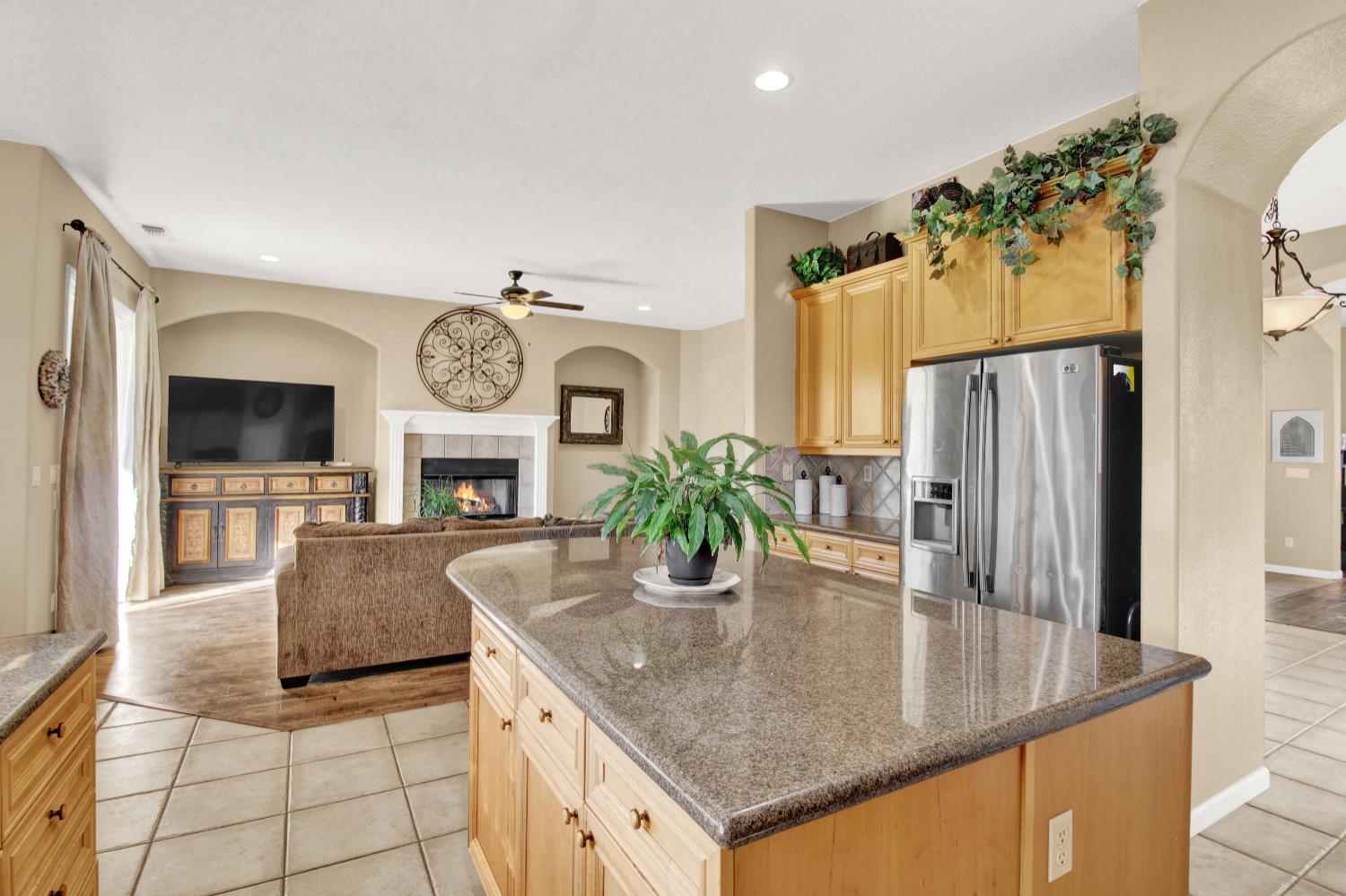 4001 Cortona Dr, Modesto, CA 95356