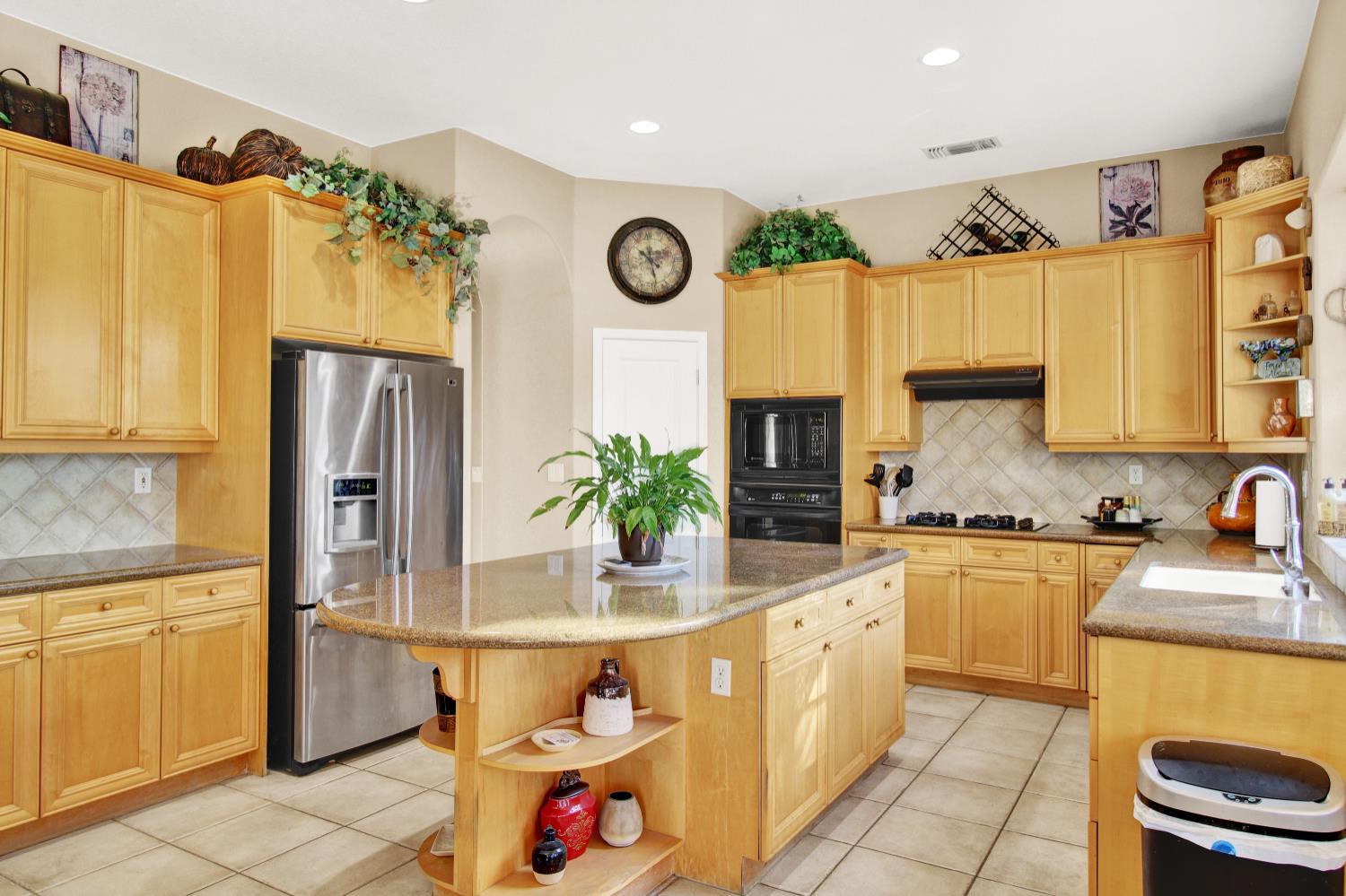 4001 Cortona Dr, Modesto, CA 95356