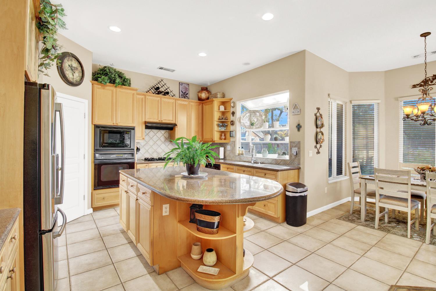 4001 Cortona Dr, Modesto, CA 95356
