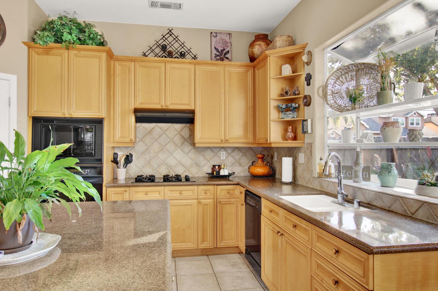 4001 Cortona Dr, Modesto, CA 95356