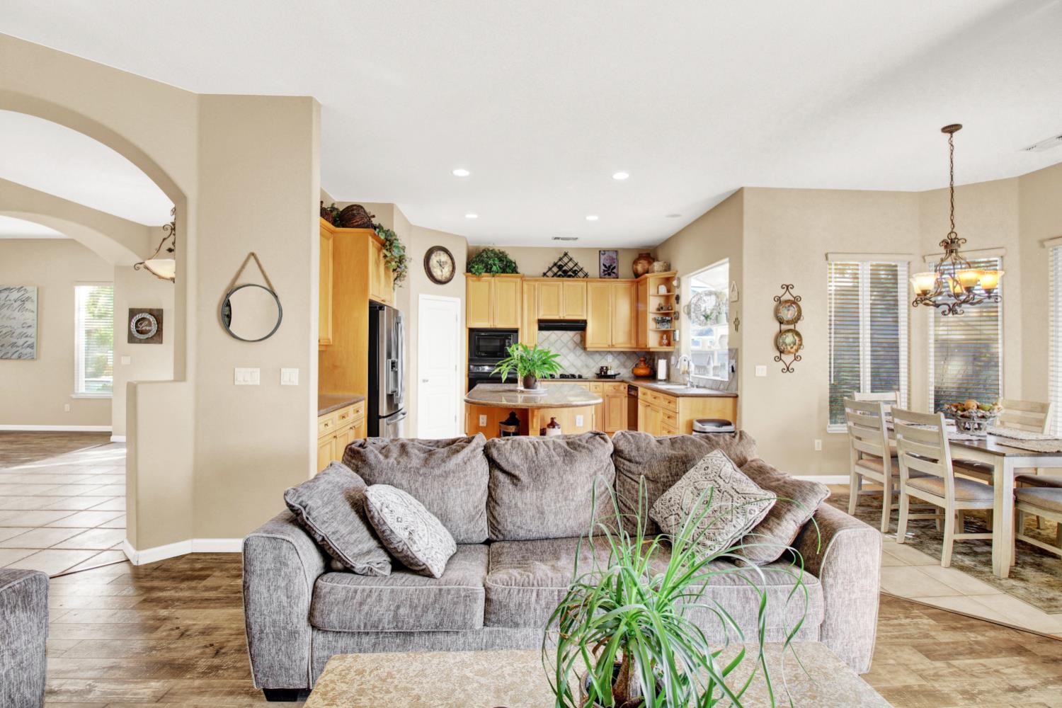4001 Cortona Dr, Modesto, CA 95356