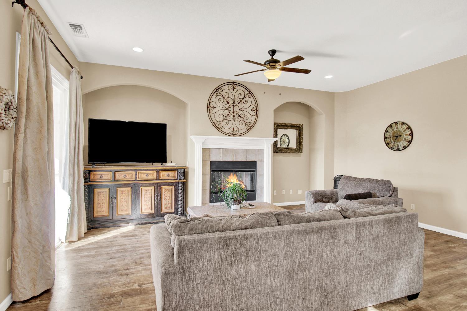 4001 Cortona Dr, Modesto, CA 95356